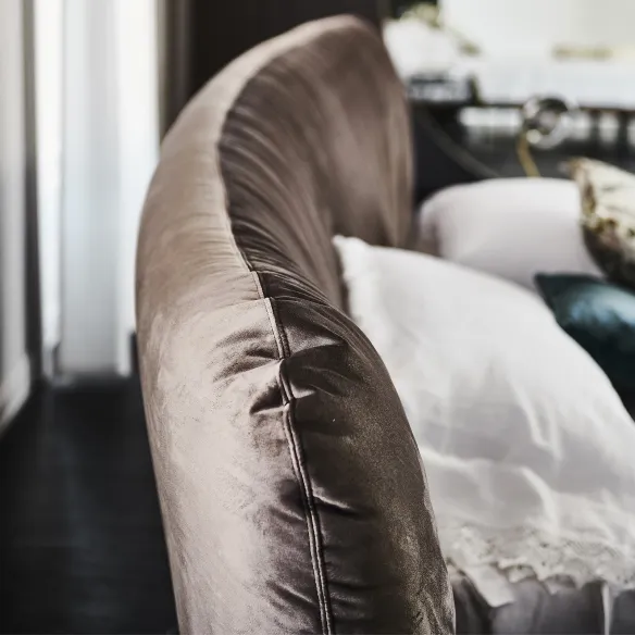 Cama Cattelan Marlon