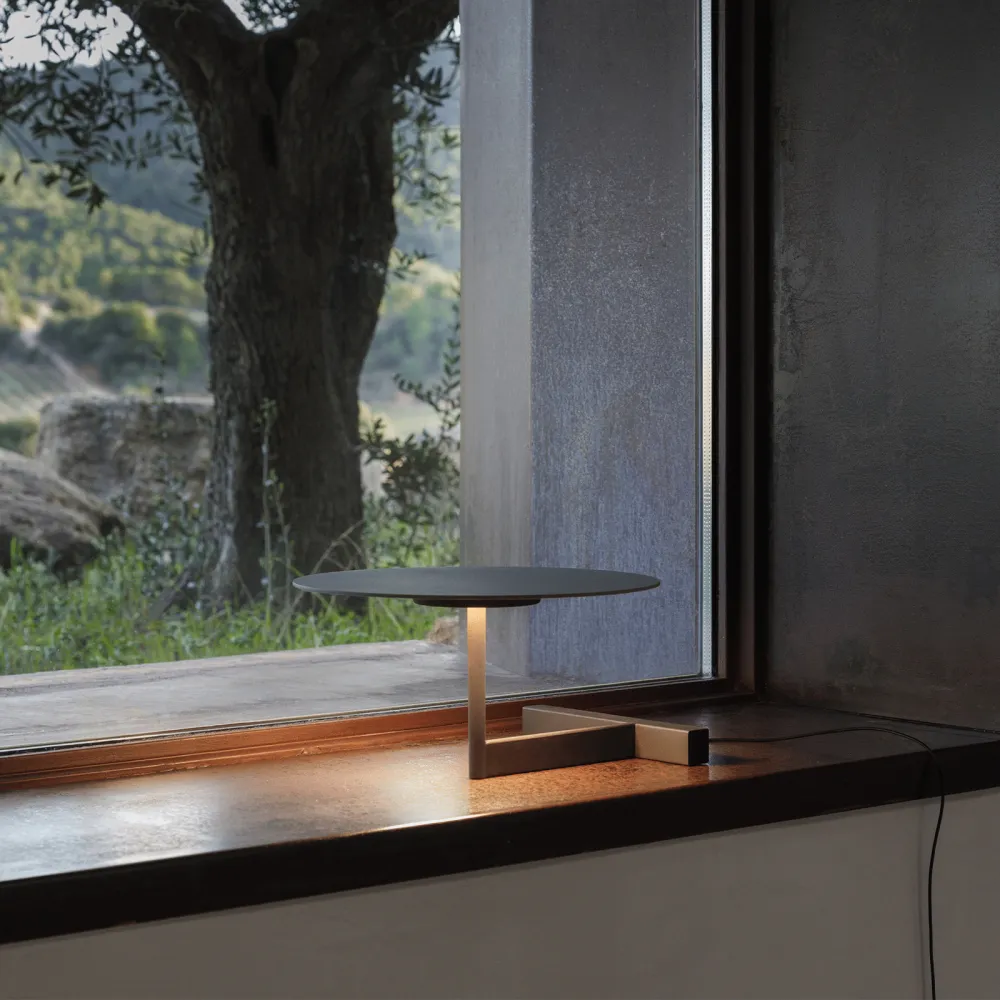 Lampada da tavolo Vibia Flat 5965