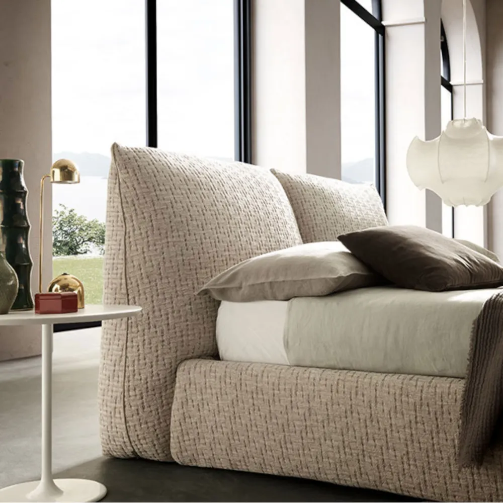 Bed Valentini Wall