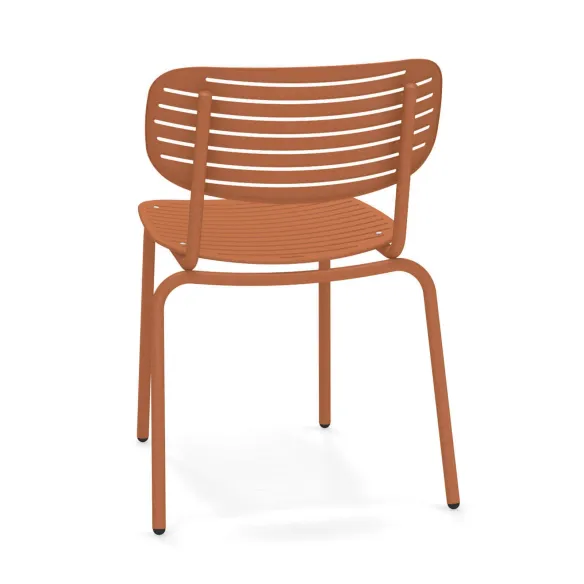 Chair Emu Mom