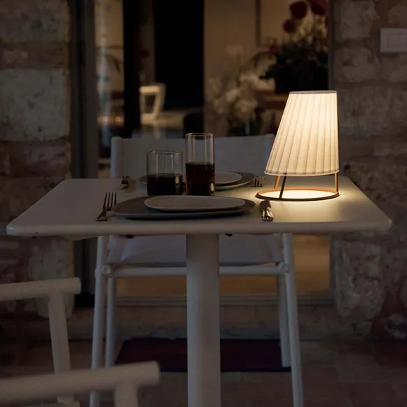Lampe de table Emu Cone