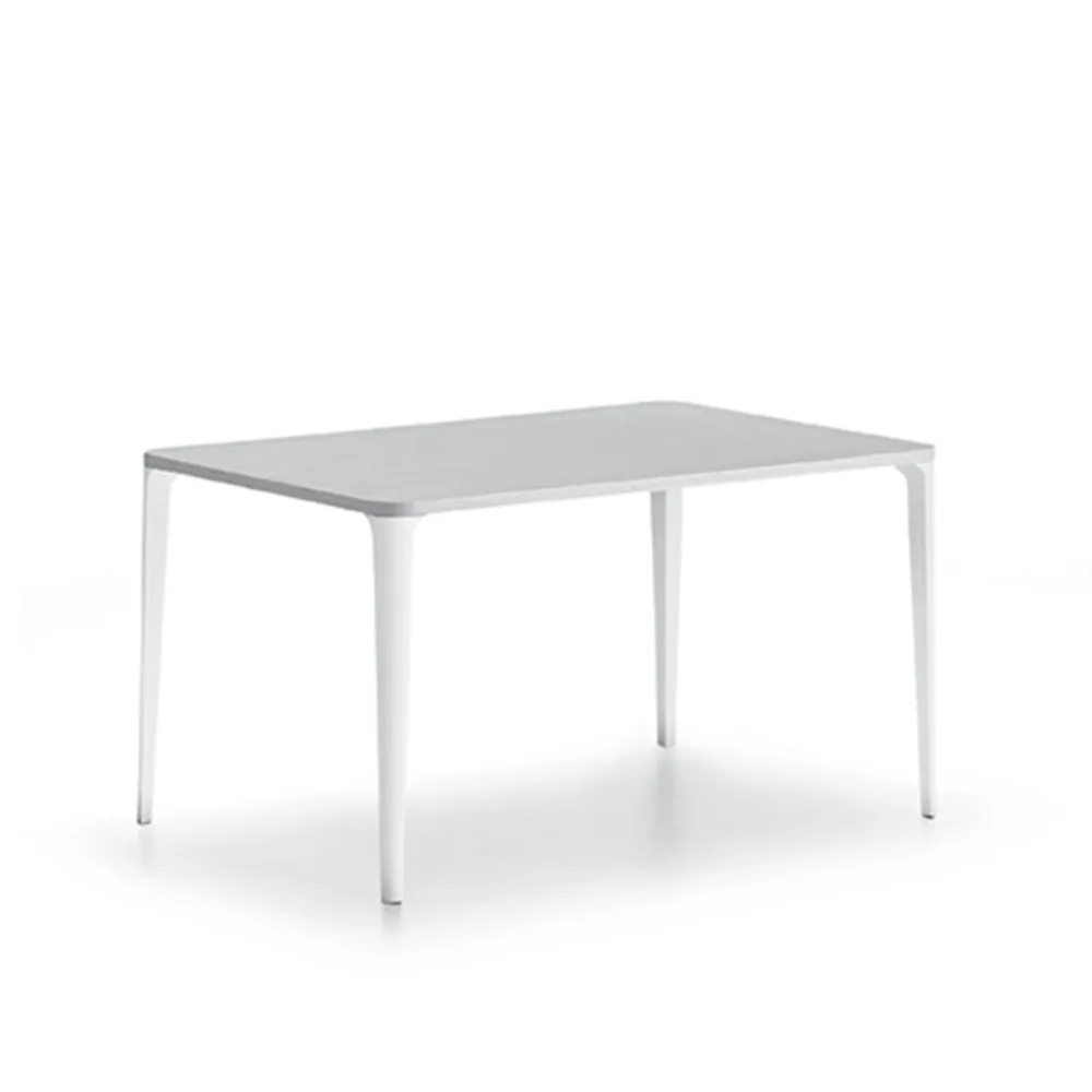 Midj Nenè Tisch