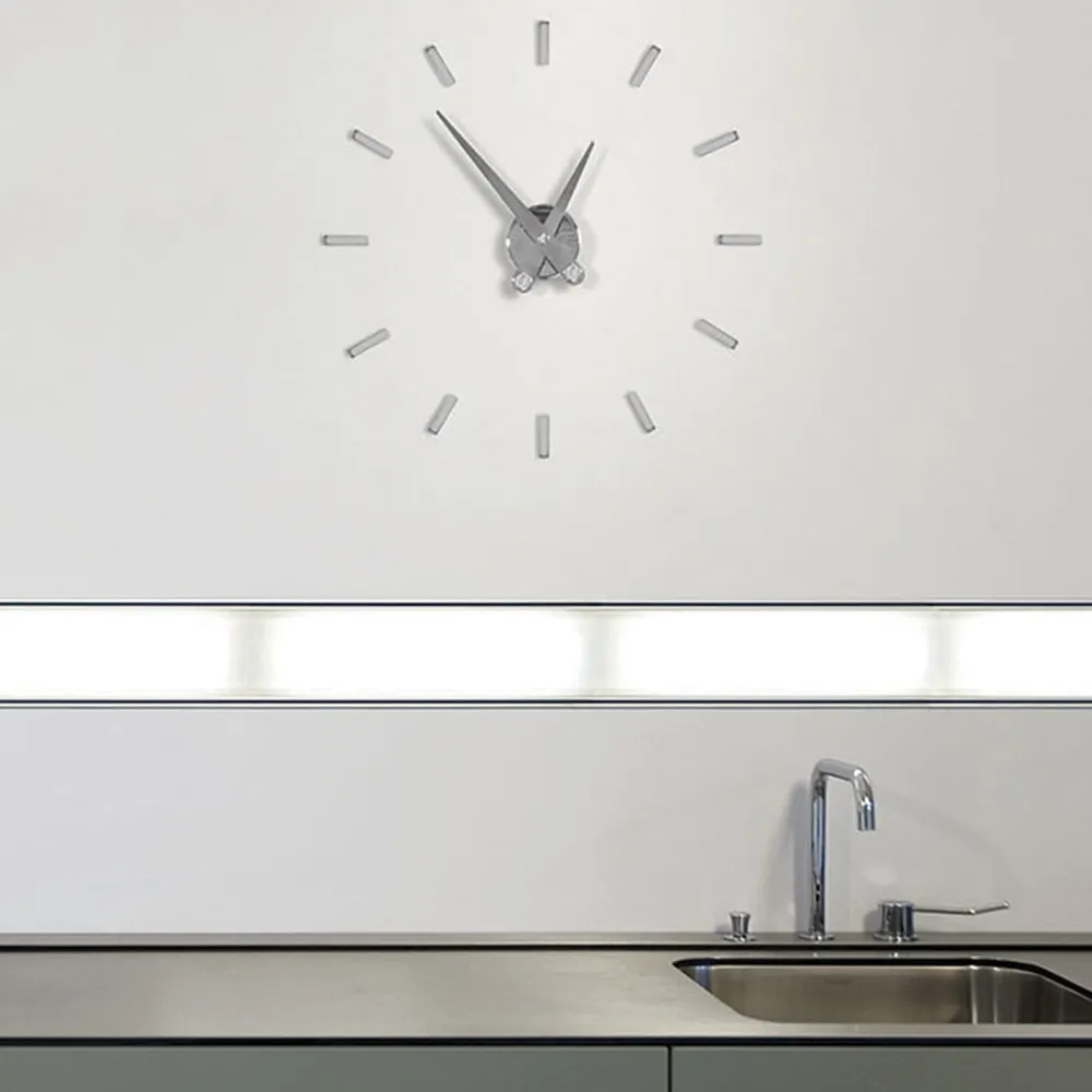 Nomon Puntos Suspensivos wall clock