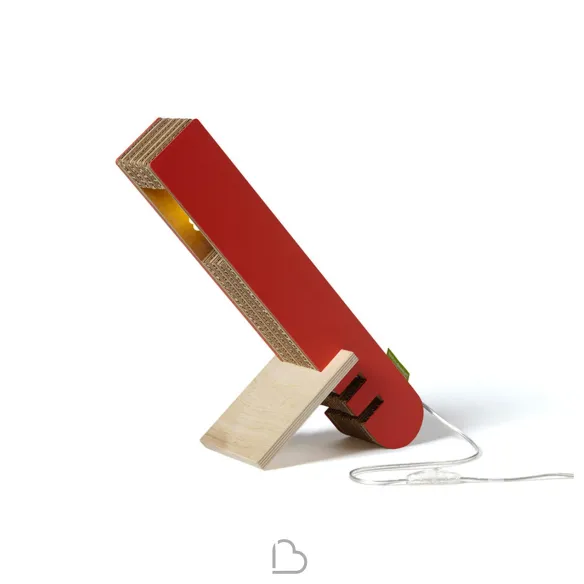 Tischlampe aus Pappe Kubedesign Regolo
