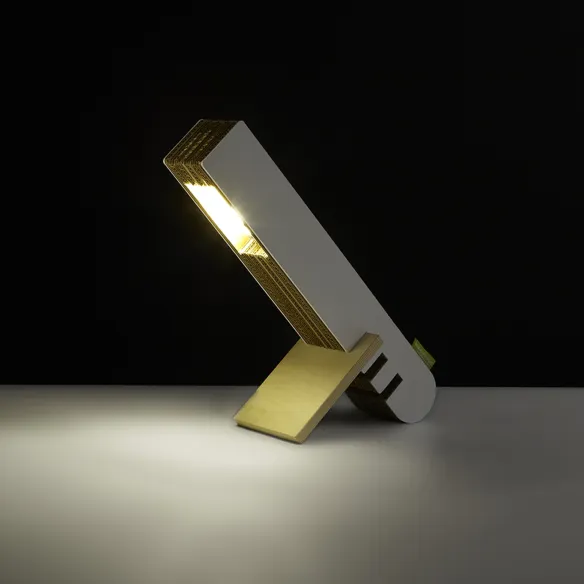 lámpara de mesa de cartón Kubedesign Regolo
