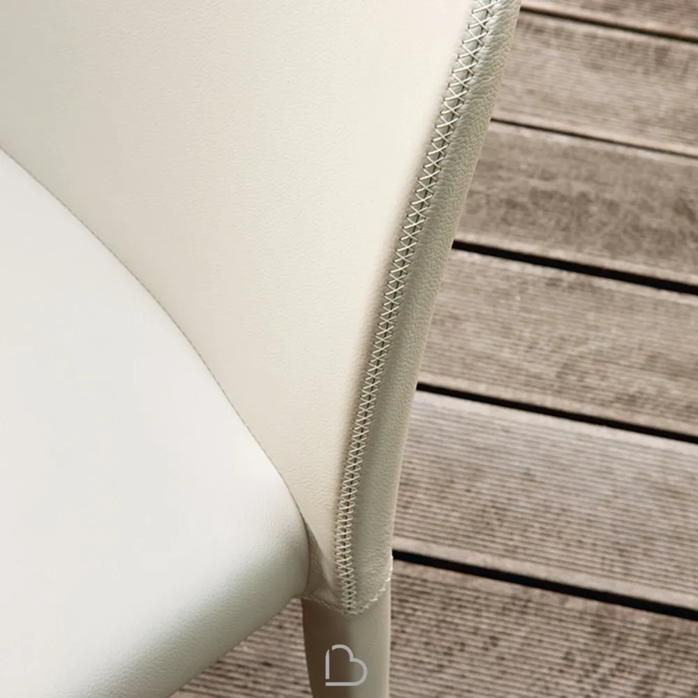 silla-cattelan-daisy