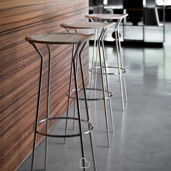 Hocker Horm Bar