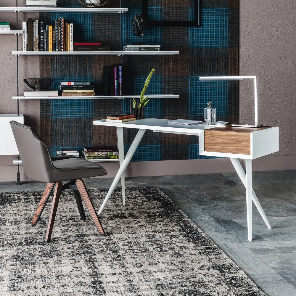 Silla  Cattelan Tyler A