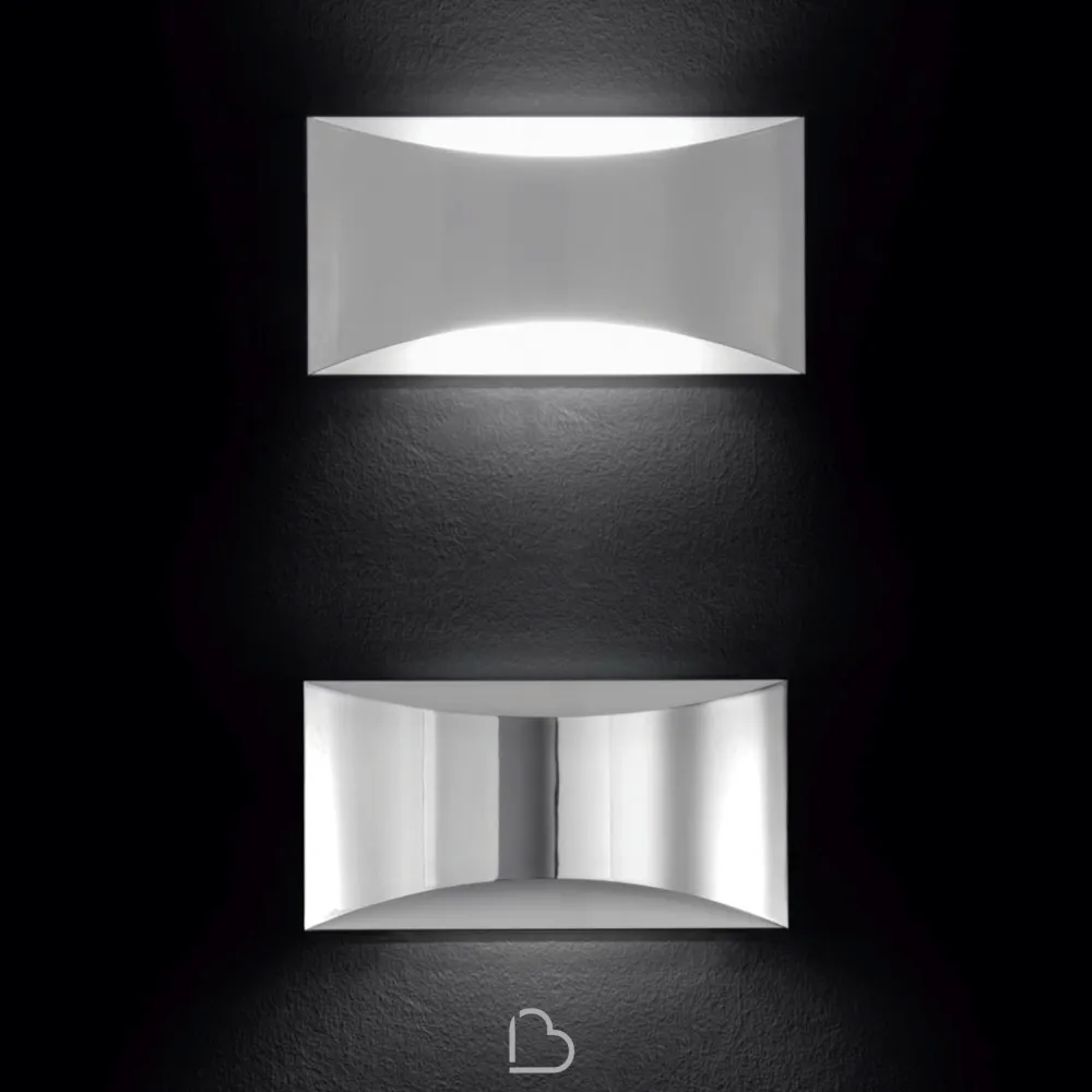 Oluce Kelly wall lamp