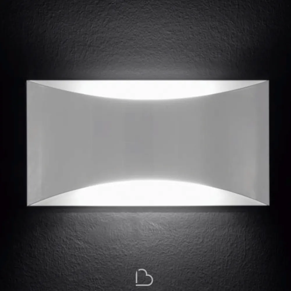 Oluce Kelly wall lamp