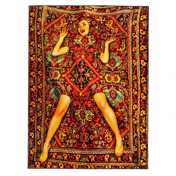 Seletti Teppich Lady on carpet