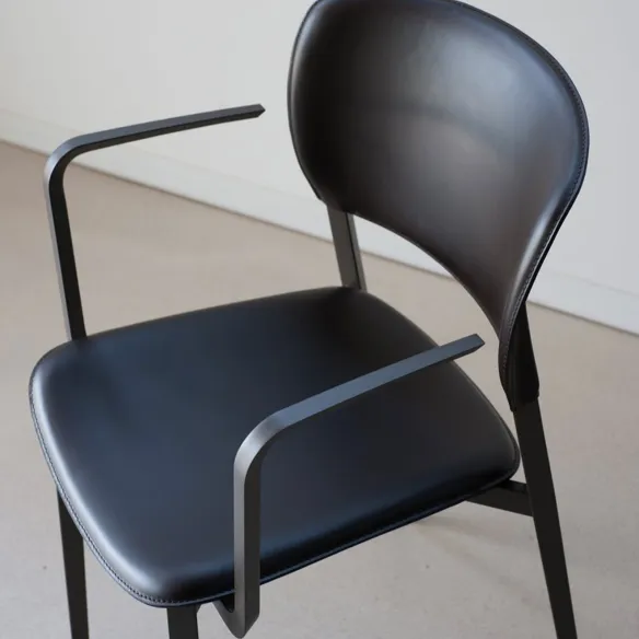 Sedia con Braccioli Desalto Ply 719