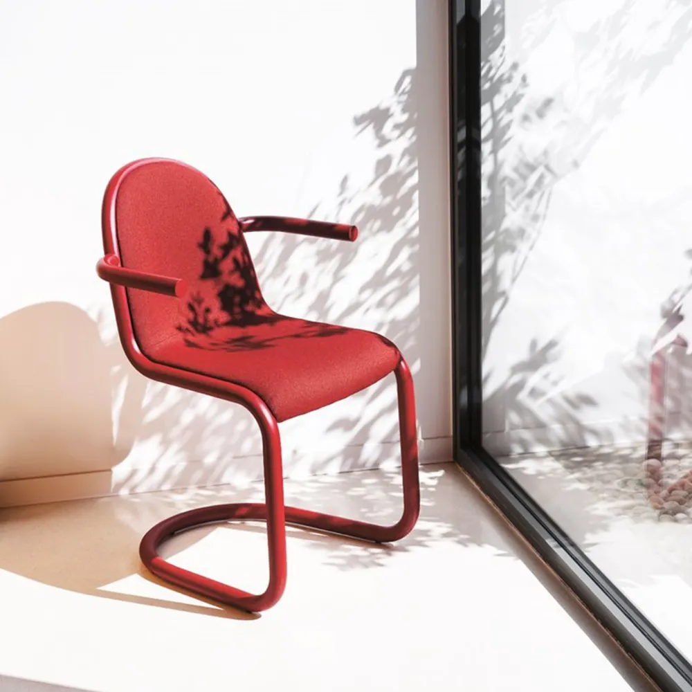 Silla con reposabrazos Desalto Armstrong 734