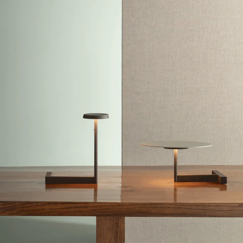 Lampada da tavolo Vibia Flat 5965
