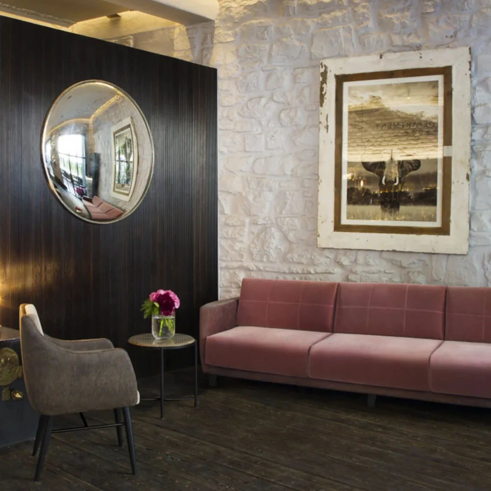 Kleiner Tisch Alma Design Magenta