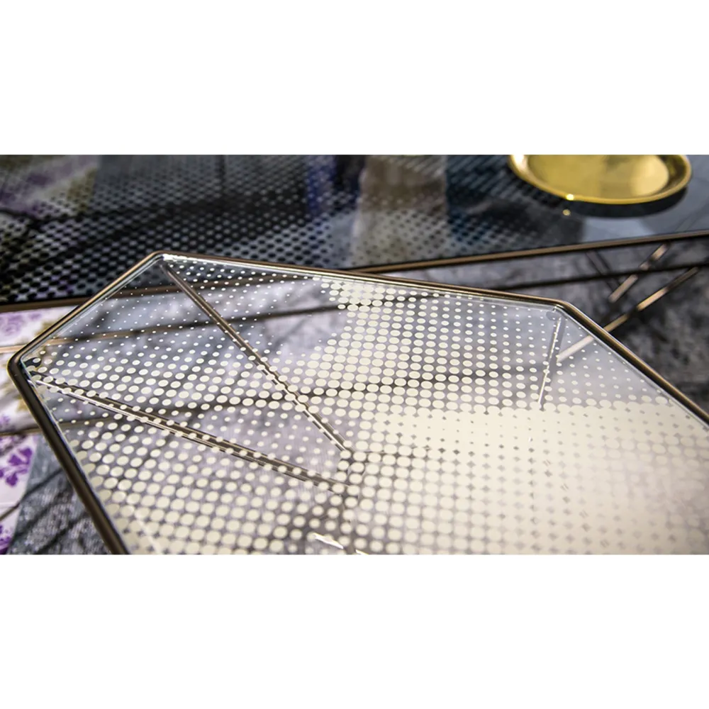 Tavolino Arketipo con struttura in metalloRebus