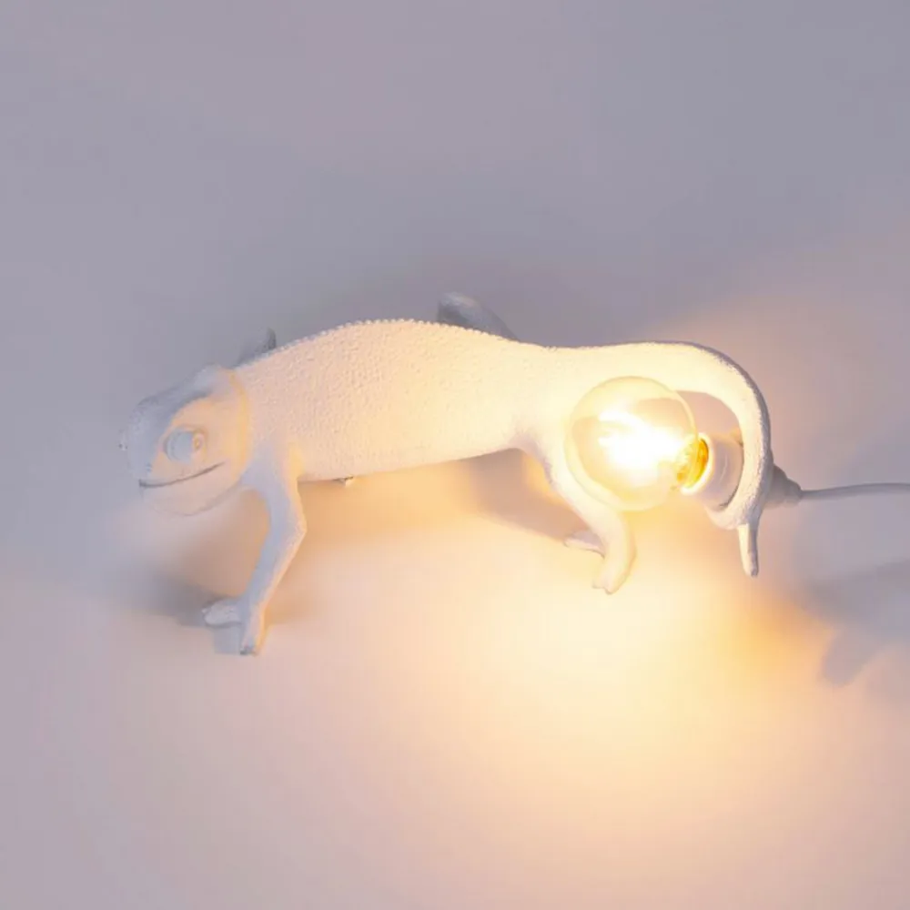 Seletti Lampe en résine Chameleon Lamp left going up