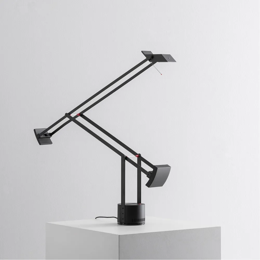 Lámpara de mesa Artemide Tizio